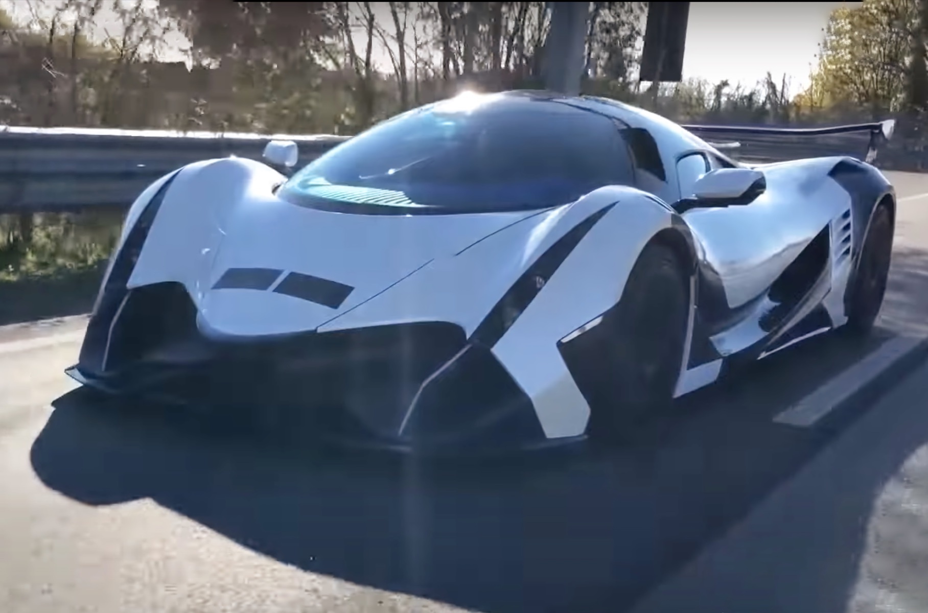 Машина Devel Sixteen Prototype