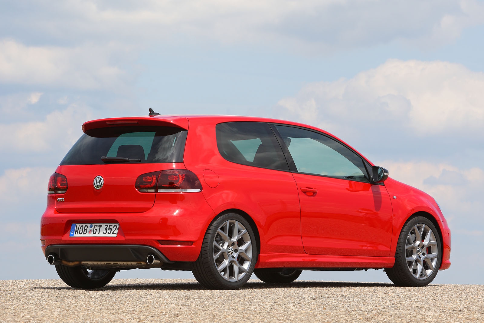 Тест-драйв юбилейной версии VW Golf GTI — Тест-драйв — Motor