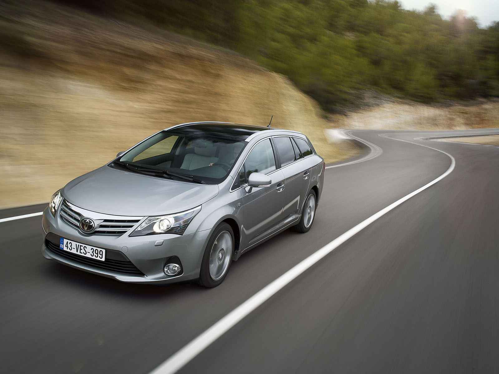 Состоялась премьера обновленных Toyota Avensis — Motor