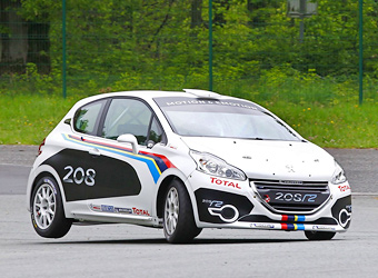 Kompaniya Peugeot Prevratila Hetchbek 208 V Ralli Kar Motor