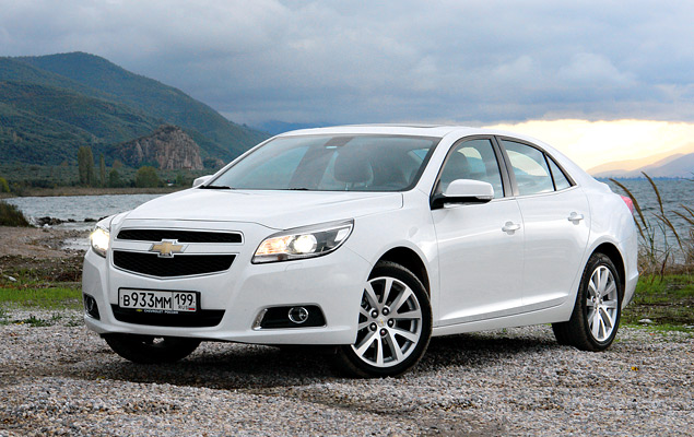 chevrolet malibu vs skoda superb