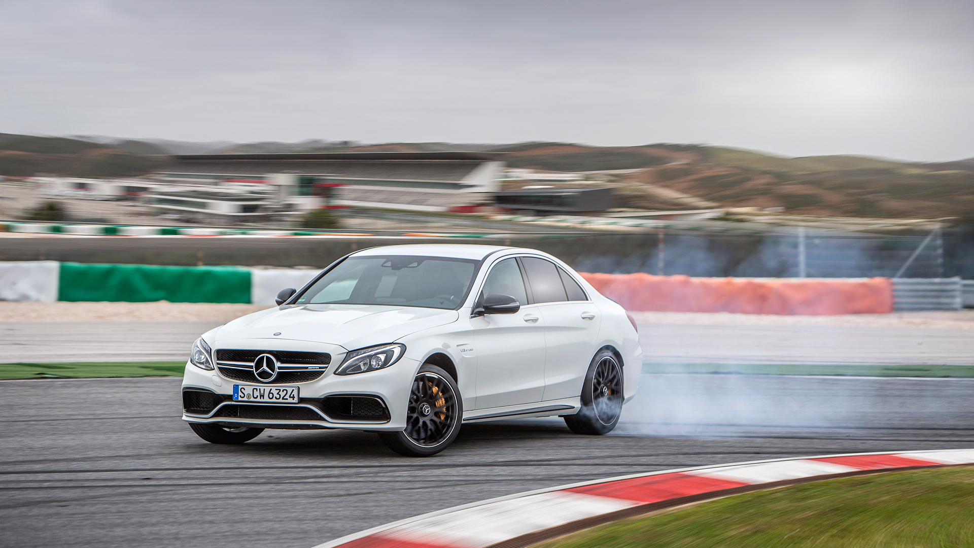 Встречайте новый Mercedes C 63 AMG, его версию S —и полноприводный C 450 —  Тест-драйв — Motor