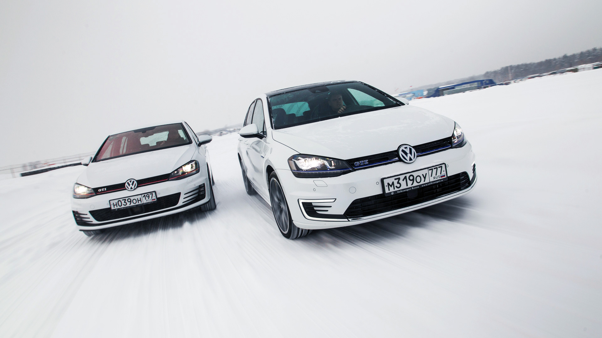 Гибридный хот-хэтч VW Golf GTE против обычного VW Golf GTI — Тест-драйв —  Motor