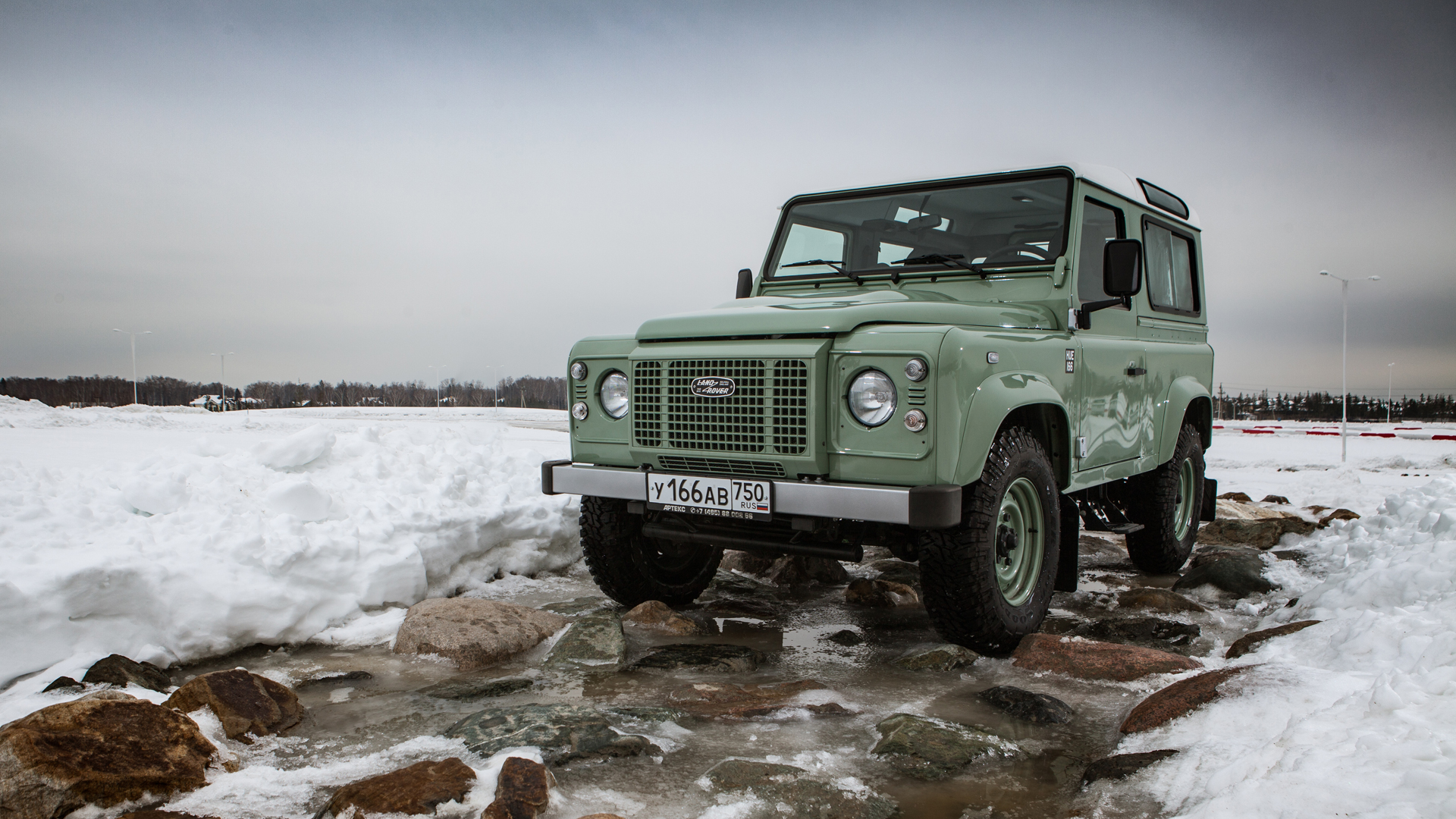 Land Rover Defender 1972 пустыня