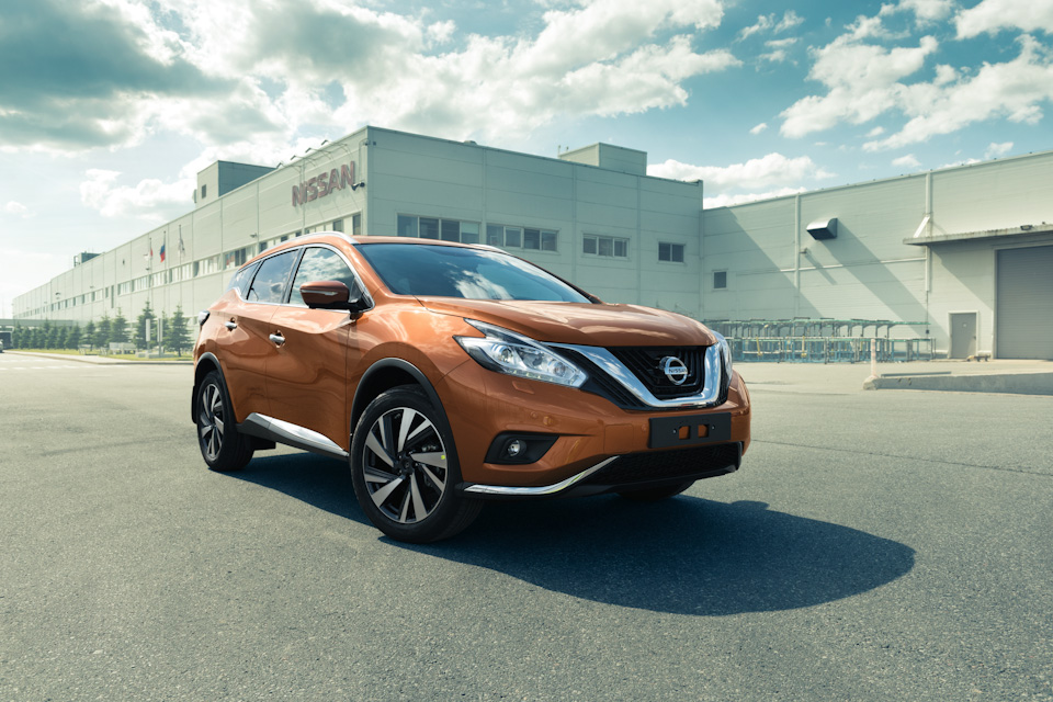 Nissan Murano две тыщи пятнадцать дебютировал в Нью-Йорке