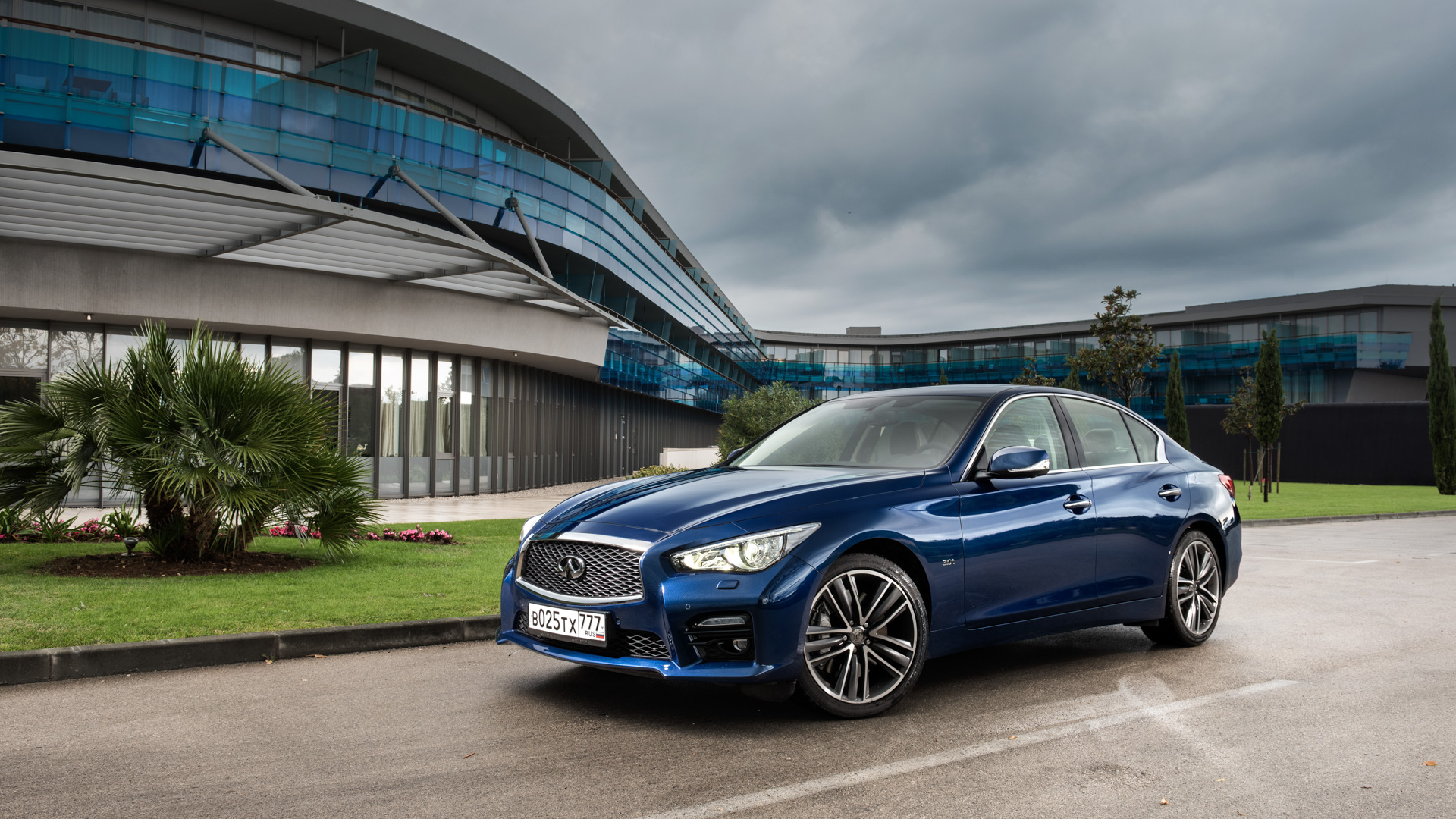 У Q50 появился новый мотор. И теперь он Infiniti Q50 3.0t — Тест-драйв —  Motor