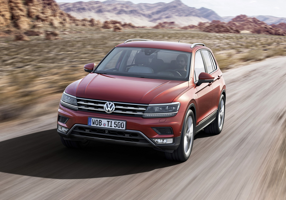 ##<mark>Volkswagen Tiguan</mark>«Тигуан» в 2017 году – серьезный конкурент для всех, а не только для Countryman. Кросссовер нового поколения триумфально вышел на российский рынок и плотно обосновался в списках самых продаваемых моделей страны. Цены на Tiguan начинаются с 1 349 000 рублей, а самая дорогая версия обойдется в 2 139 000 рублей.