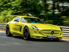 [Кто и зачем делает из традиционных суперкаров экомобили](https://motor.ru/selector/v8vselectroengine.htm)