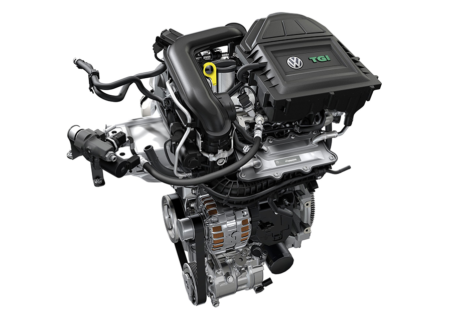 Переплетенье незнакомых трубок и надпись TGI - отличительная черта моторов на газу. Впрочем, никто не мешает ездить на нем только на бензине.