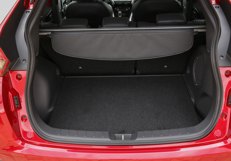 Стандартный объем багажника Eclipse Cross составляет 341 литр.