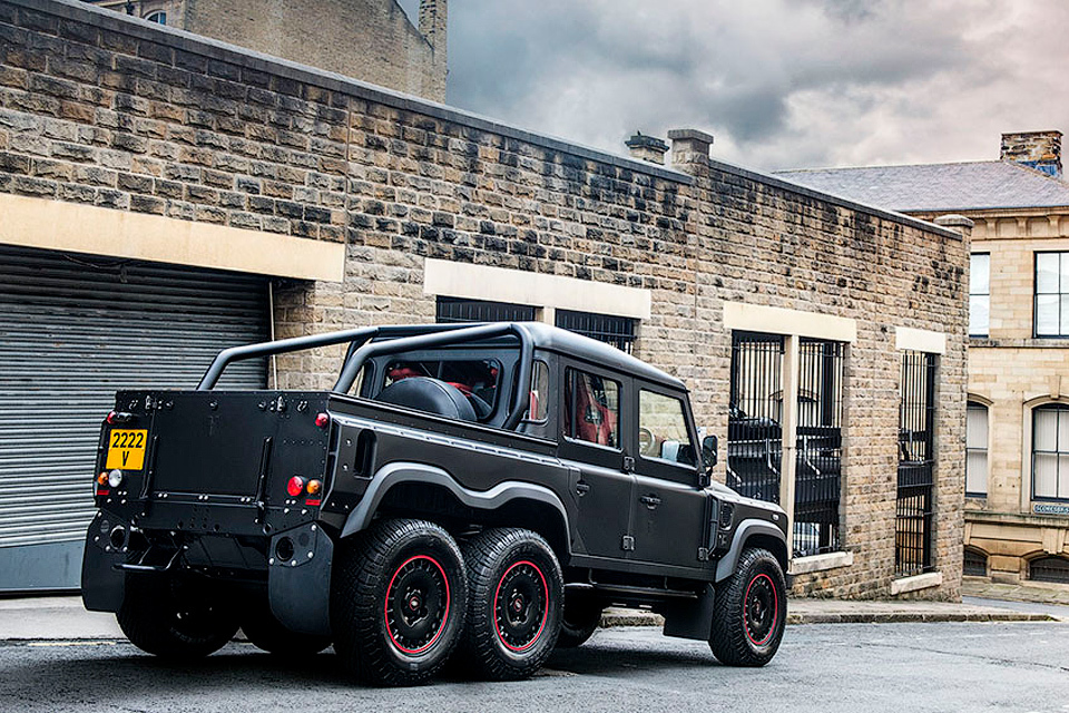 Шестиколесный пикап на базе Land Rover Defender, построенный ателье Kahn Design 