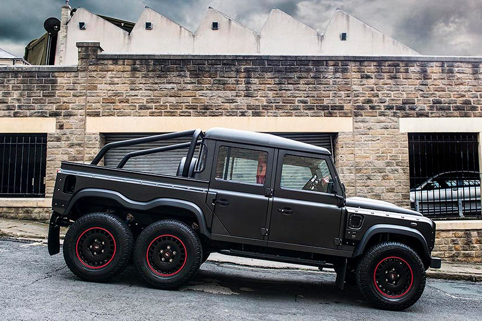 Шестиколесный пикап на базе Land Rover Defender, построенный ателье Kahn Design 