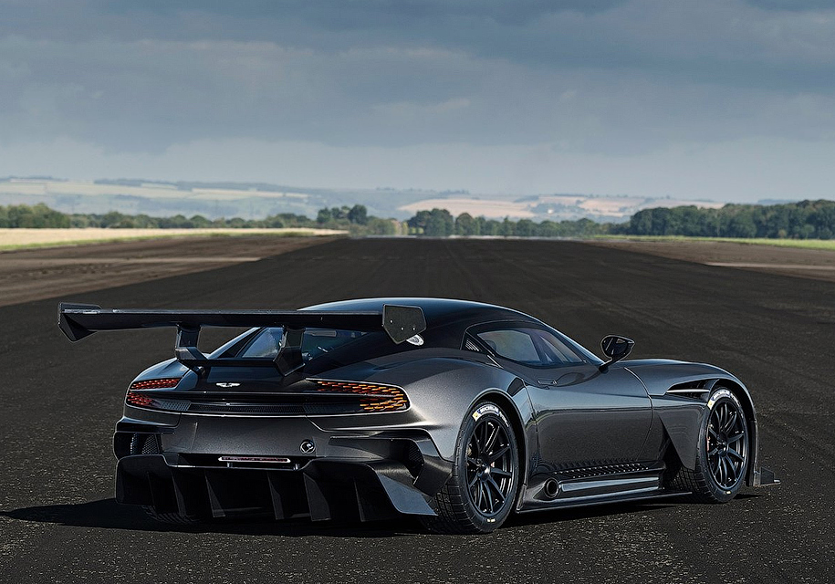 Трековый Aston Martin Vulcan