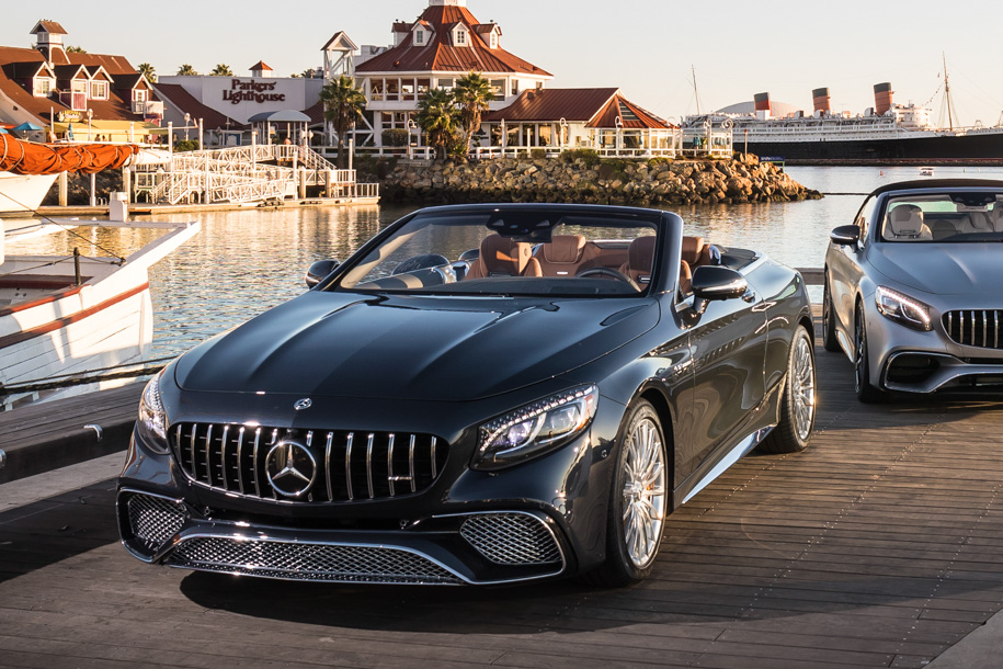 Поначалу обилие сияющих хромом деталей в S 65 напрягает. Но флагманская машина должна кричать о достатке своего владельца – и она это делает.