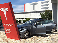 [Слезы Маска: что ломается в Tesla? С какими дефектами сталкиваются покупатели автомобилей Tesla](https://motor.ru/lab/tesladefects.htm)