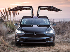 [Самые крутые внедорожники и кроссоверы с электромоторами](https://motor.ru/selector/nabatareikah.htm)