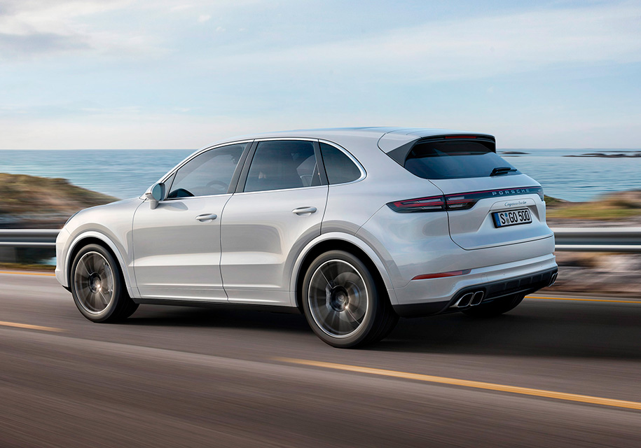 #### <mark>Porsche Cayenne Turbo</mark>Самый свежий автомобиль в классе – новый Cayenne Turbo – оснащен четырехлитровым V8 с двумя турбинами. Мощность – 550 лошадиных сил. Разгон 0-100 км/ч – всего 3,9 секунды (с опциональным пакетом Sport Chrono)! Пожалуй, это самый быстрый, самый продвинутый и технологически совершенный супер-внедорожник на рынке. Но и стоит он соответствующих денег – от 9,8 миллиона рублей! 