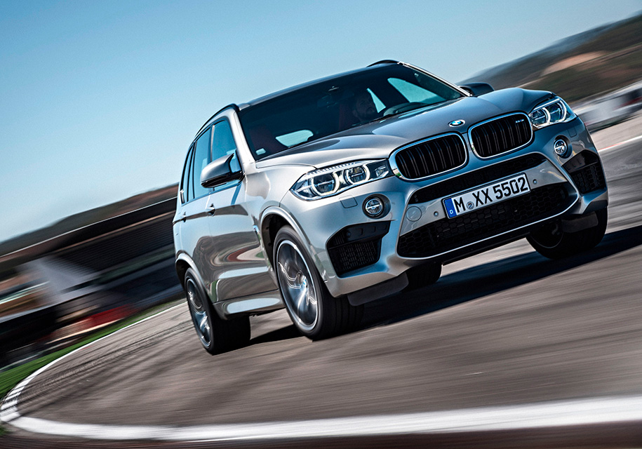 #### <mark>BMW X5 M</mark>Баварский супер-SUV оснащается 4,4-литровым бутурбо-V8 мощностью 575 лошадиных сил и восьмиступенчатым «автоматом». Разгон 0-100 км/ч X5 M выполняет за 4,2 секунды, а стоит от 7,33 миллиона рублей. Он быстрее SVR и рулится интереснее, да и на треке на нем будет повеселее. Но кто вообще выезжает на таких машинах на трек? Кроме нас, конечно.