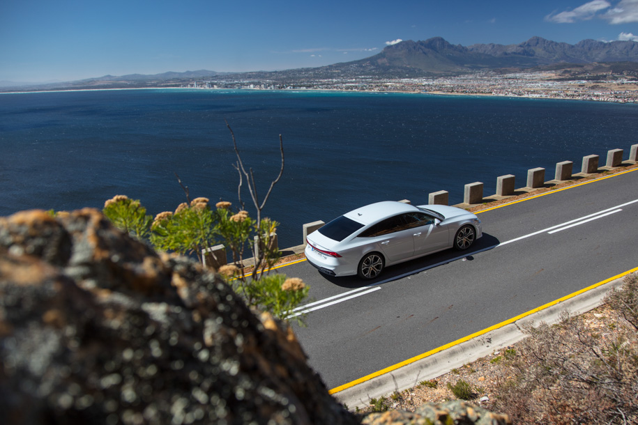 Немецкие покупатели получат первые экземпляры уже в марте, а россиянам придется подождать до лета. Цены и комплектации тоже объявят ближе к делу.