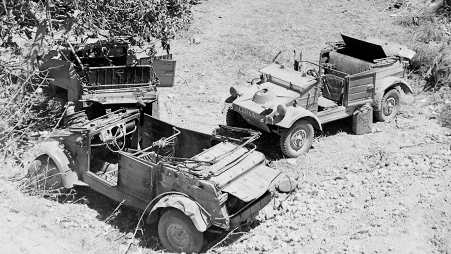 Брошенные и подбитые «Кюбельвагены» на базе «Жука» оставались источником запчастей и после войны.