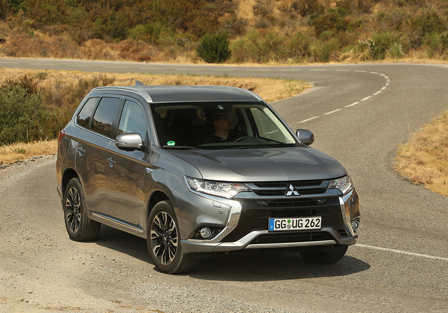 Дорестайлинговый Outlander PHEV