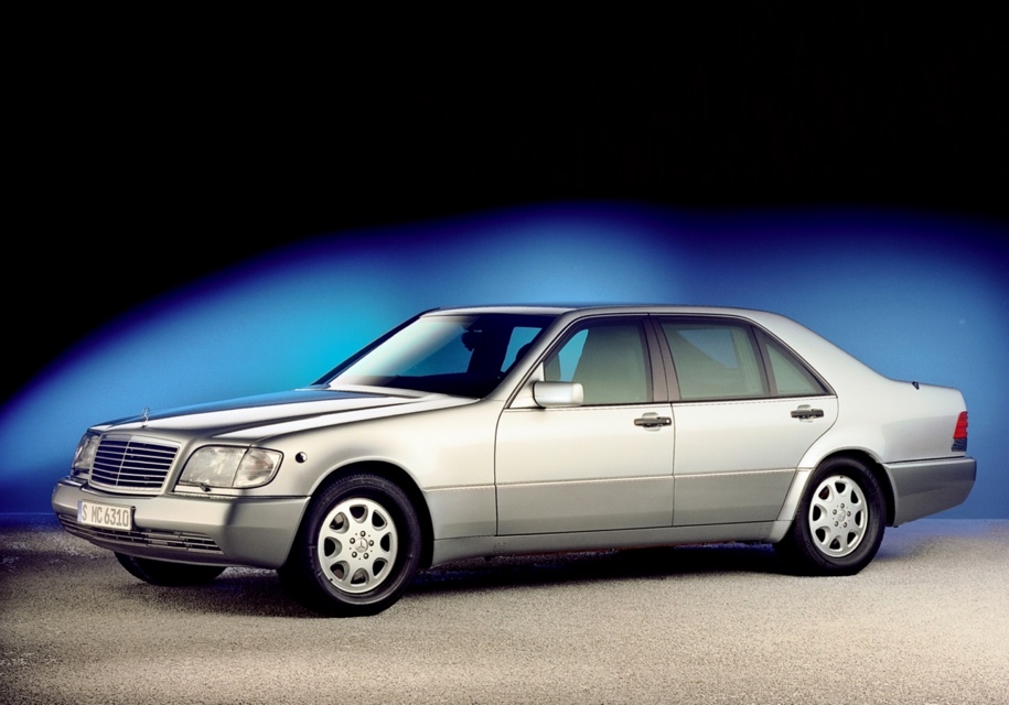 Президент Туркменистана выставил на реализацию 25 бронированных Mercedes