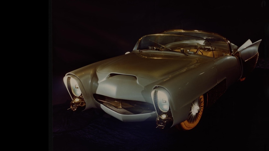 Покрышки у The Golden Sahara тоже были необычные. Сделанные из экспериментальной резиновой смеси компанией Goodyear, они могли светиться в темноте.