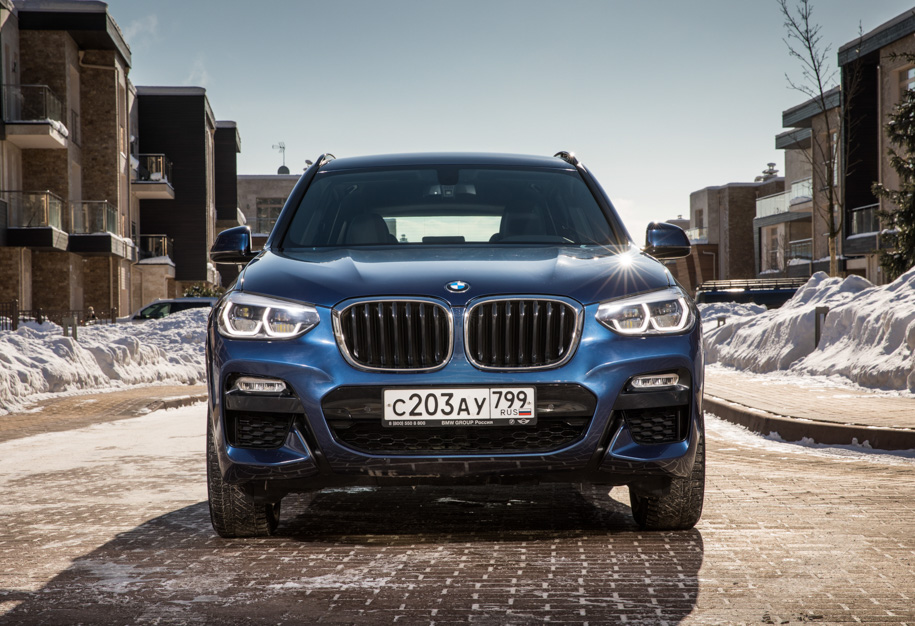 Внешность нового Х3 нравится не всем, но у меня особого отторжения она не вызывает. Хотя пара острых граней этому кроссоверу бы не помешали