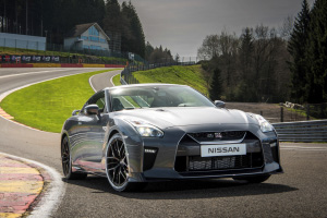 [Новейший Nissan GT-R и трагические истории самого устрашающего поворота Формулы-1](https://motor.ru/testdrives/nissangtr.htm)