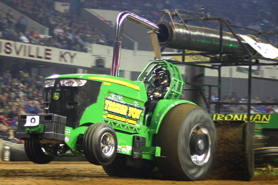 **Класс: **Pro Stock Tractors**Трактор:** John Deere «Tinker Toy»**Владелец:** Дон Мастерсон