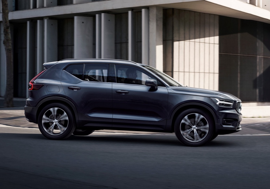 Кроссовер XC90 стал первой моделью Volvo, построенной на платформе CMA, работа над которой велась в сотрудничестве с Geely.