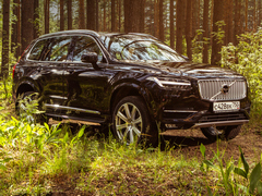 [Тест-драйв Volvo XC90: 21-дюймовые колеса в российских ямах и матрешка вместо рычага «автомата»](https://motor.ru/testdrives/volvoxc90.htm)