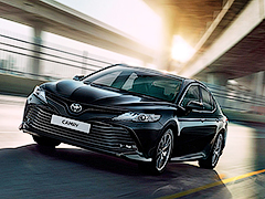 Для сравнения, [новая Toyota Camry](https://motor.ru/testdrives/newcamrytest.htm) со 181-сильным мотором, LED-фарами, адаптивным круизом, подогревом всех сидений и схожим набором систем безопасности стоит от 1,81 миллиона рублей.