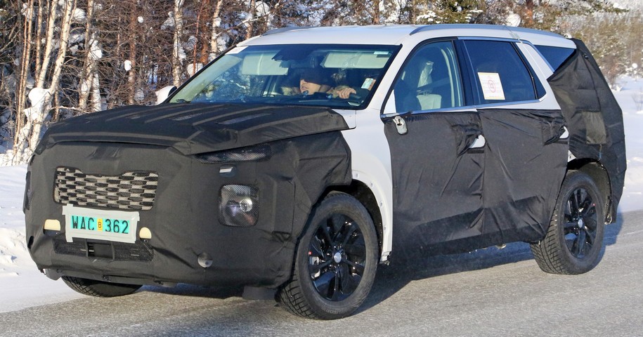 Фото кроссовера Hyundai на испытаниях