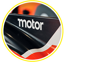 Да-да, на одной из машин во время марафона снова поедет частичка «Мотора». Спасибо за это G-Drive Racing и Роману Русинову! Для таких законченых фанатов гонок — это трогательный момент. Ну, и еще одна причина усиленно болеть за наших