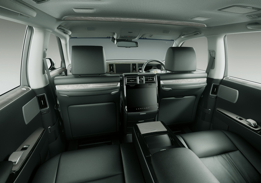 Черная кожа с выбеленным деревом