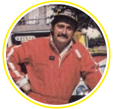 Двоюрдный брат и правая рука Пабло Эскобара Густаво Гавирия участвовал вместе с ним в гонках на автомобилях Renault 4 и Simca 1000. Гавирия был финансовым руководителем Медельинского картеля. Застрелен колумбийской полицией в 1990 году