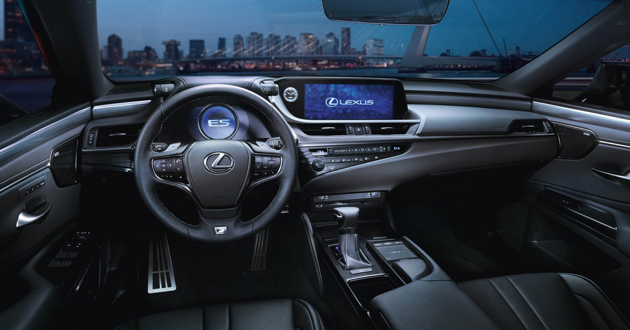 Интерьер версии F Sport