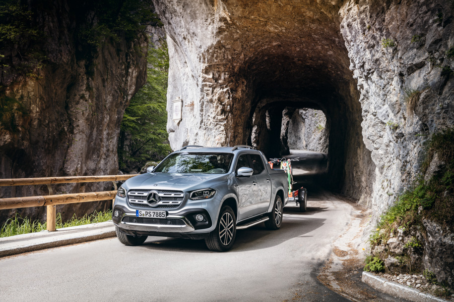 Руль на парковке довольно легкий, но на скорости усилия на нем позволяют точно управлять машиной (спасибо грамотной настройке электроусилителя)