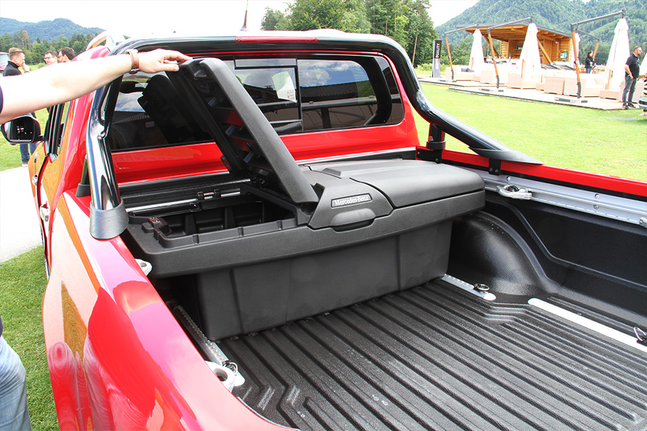 Опциональный бокс в кузов с запирающейся крышкой