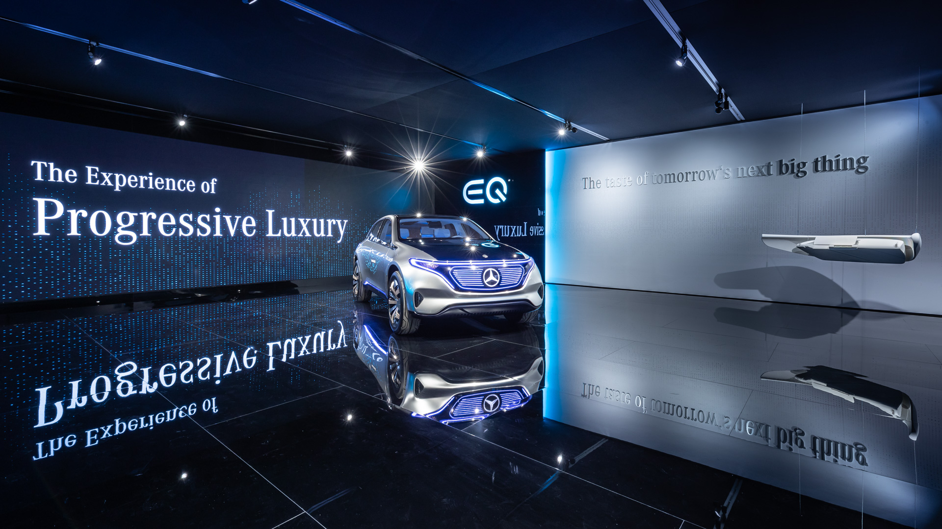 Стиль EQ пытается стереть рамки между цифровым (чем-то из виртуальной реальности) и вещественным