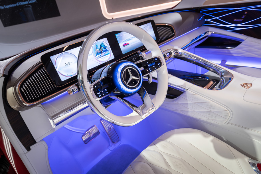Самый явный тизер интерьера будещего GLE — концепт Maybach Ultimate Luxury. Но мы вам этого не говорили!