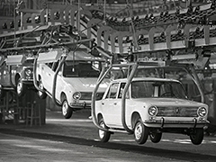 [А «ВАЗ» и ныне там: архивные фотографии Волжского автозавода и главные факты его истории](https://motor.ru/selector/avtovaz.htm)