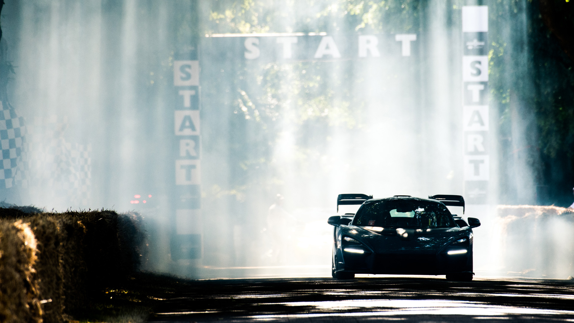 Гиперкар [Mclaren Senna](https://motor.ru/news/mclarensenna-10-12-2017.htm)