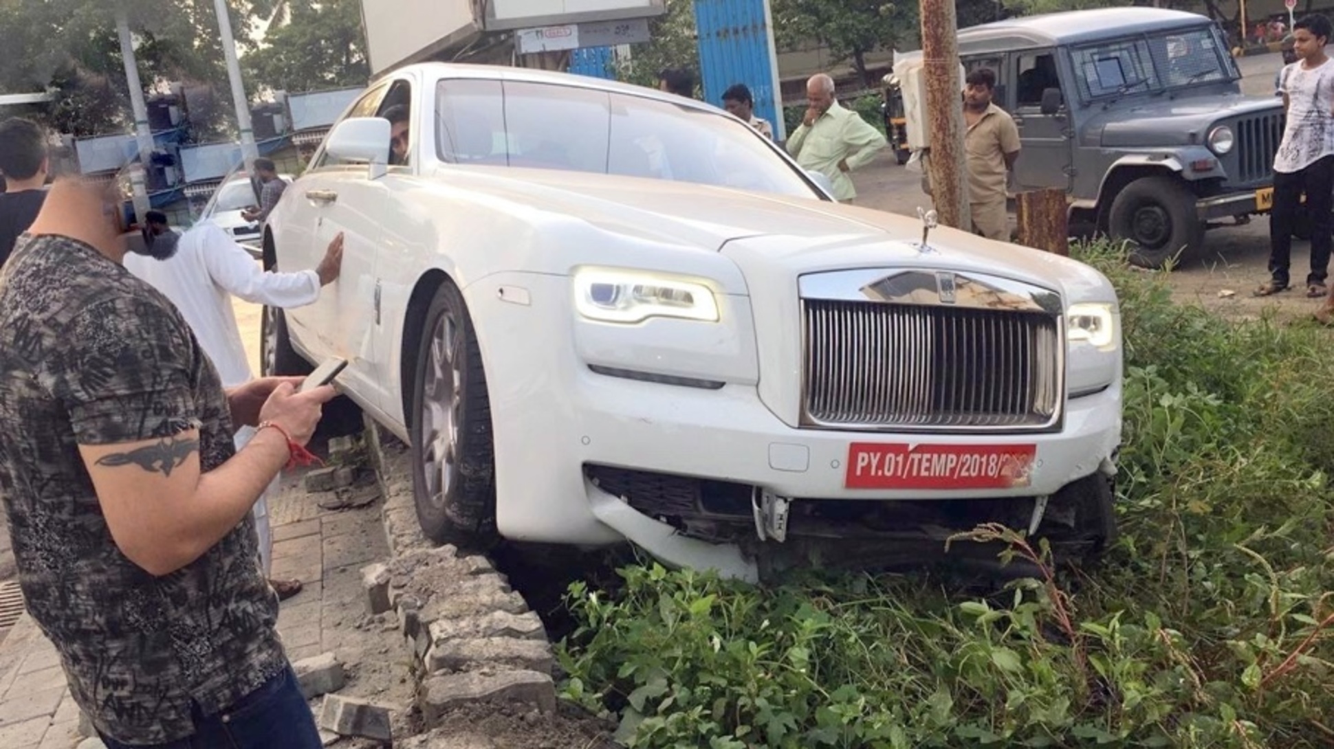 Новенький Rolls-Royce Ghost разбили в первую поездку — Motor