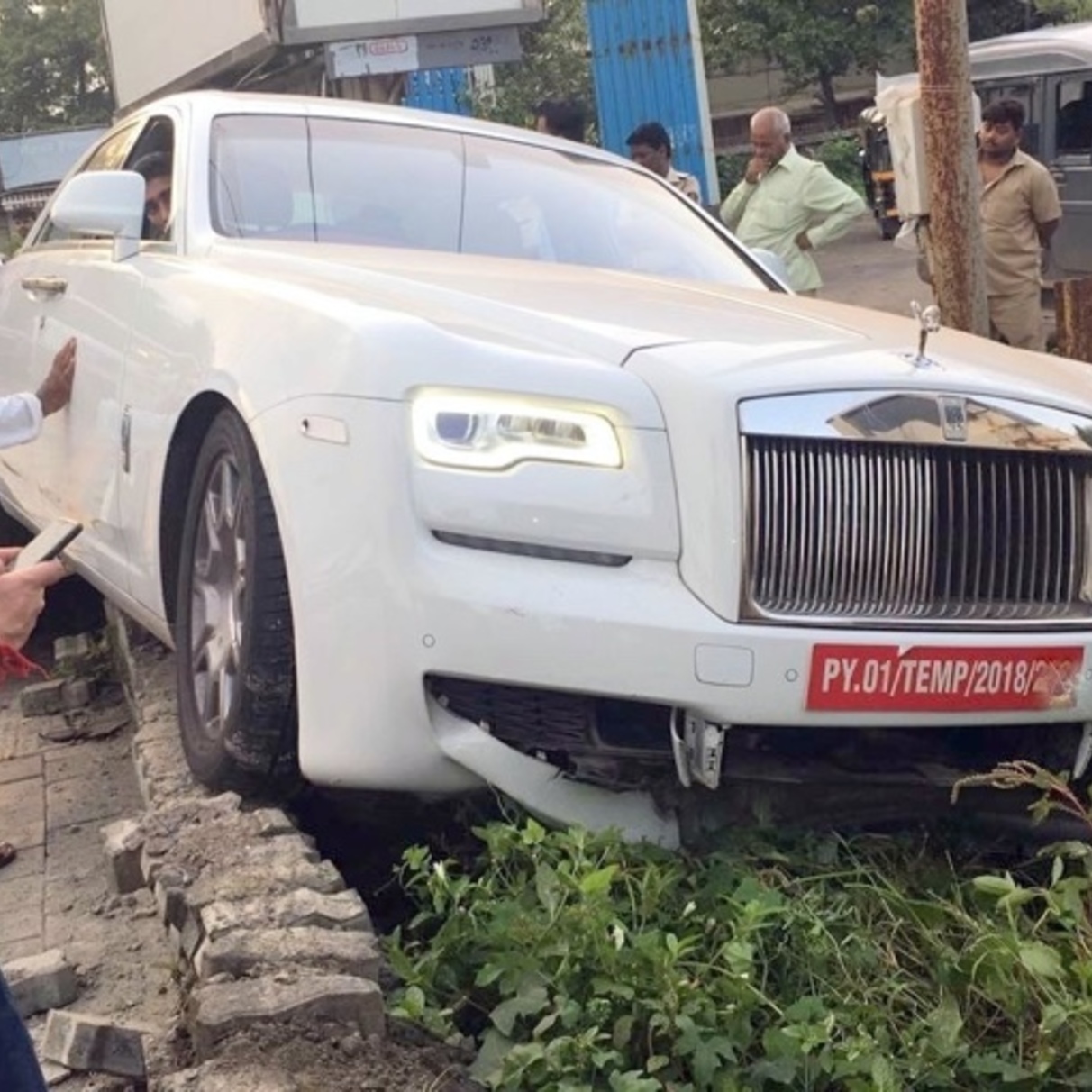 Новенький Rolls-Royce Ghost разбили в первую поездку — Motor