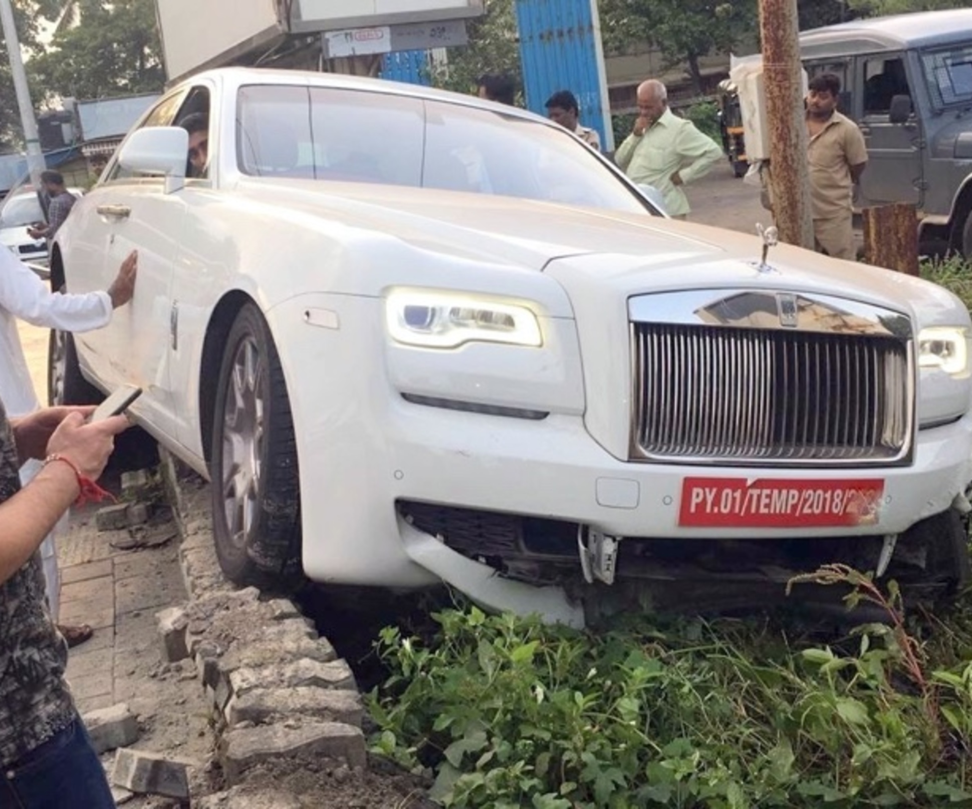 Новенький Rolls-Royce Ghost разбили в первую поездку — Motor