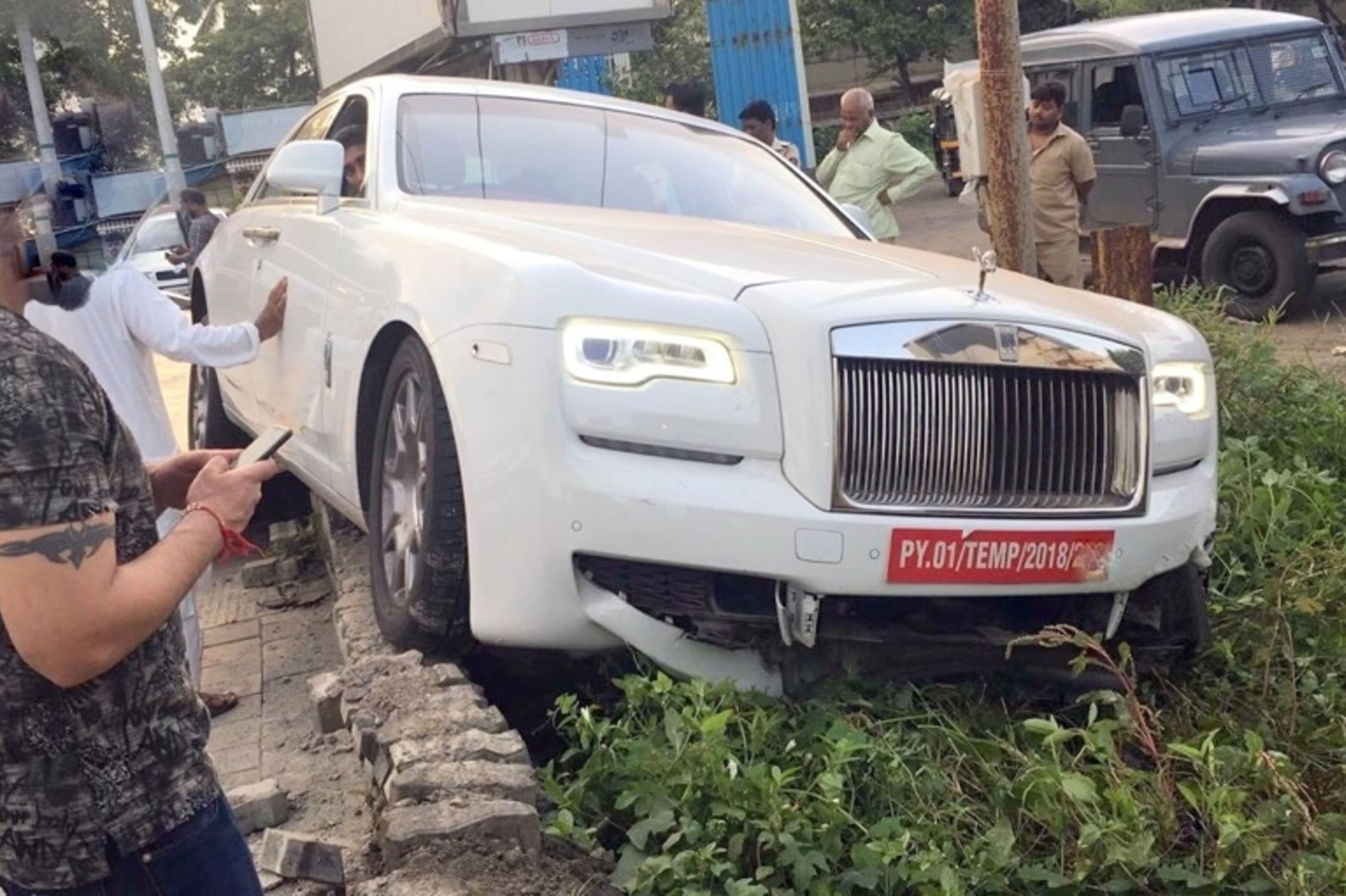 Новенький Rolls-Royce Ghost разбили в первую поездку — Motor