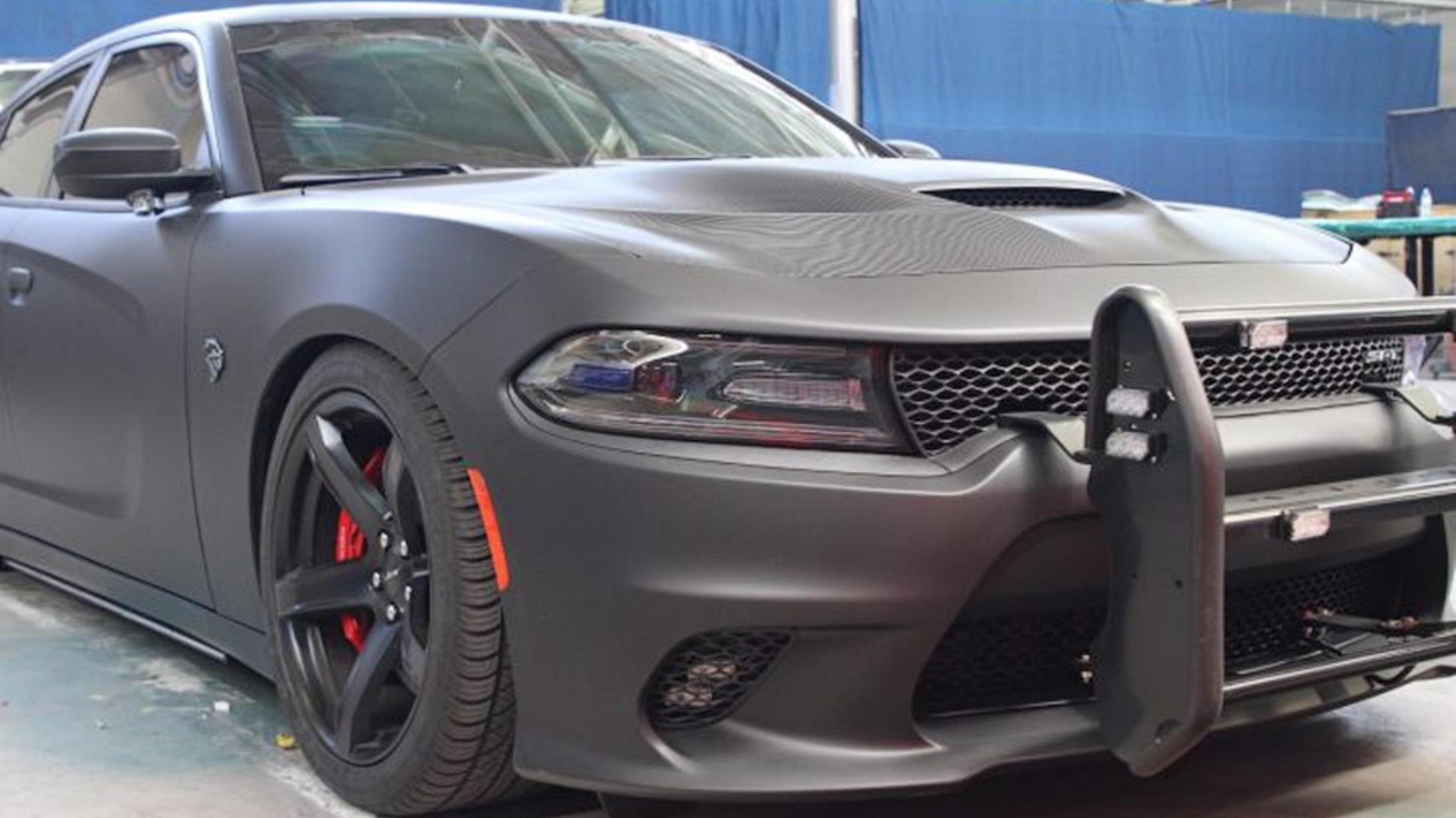 В США переделали Dodge Charger Hellcat в броневик — Motor