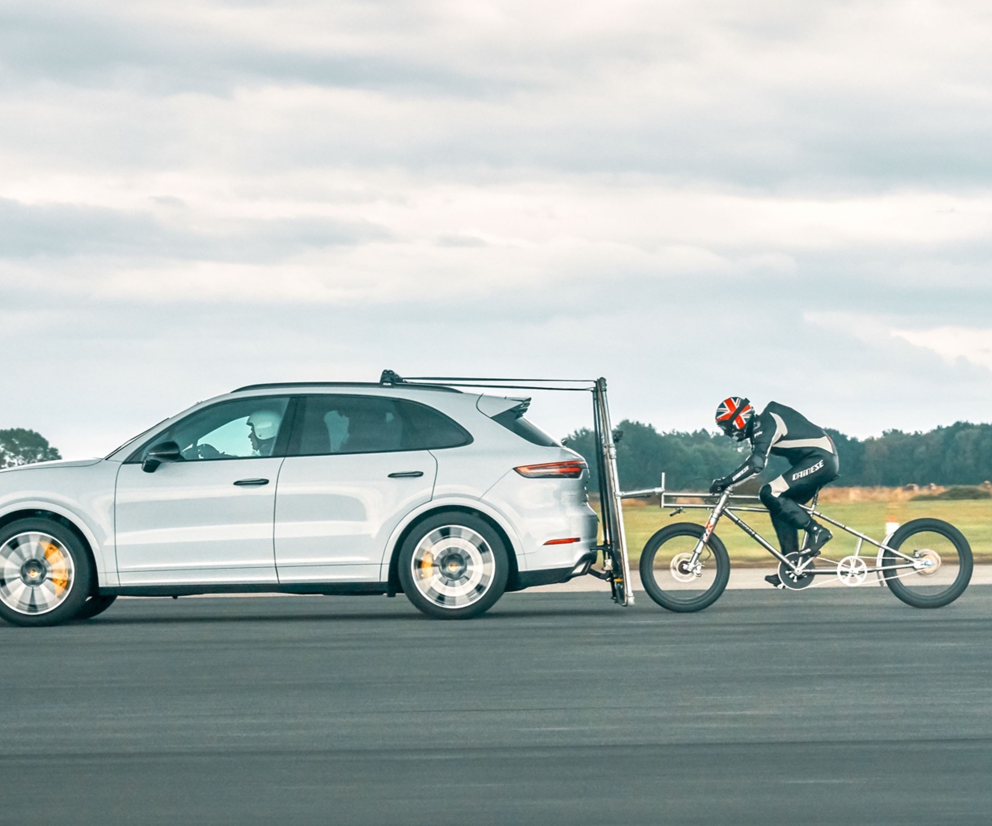 Турбо-Кайен помог установить новый рекорд скорости на велосипеде — Motor